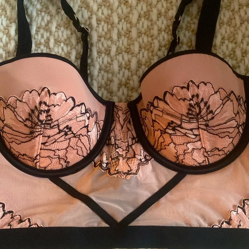Auden Corset Cage Style Bra/Crop Top w/ Satin Ribbon Straps - Picture 2 of 4
